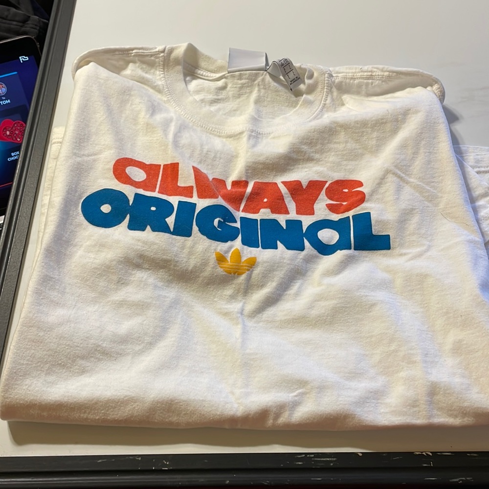 Adddias tshirt